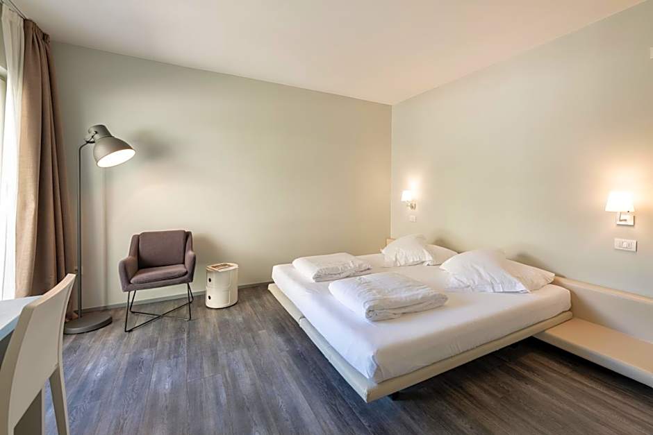 Hotel Baia Azzurra - Lake Front