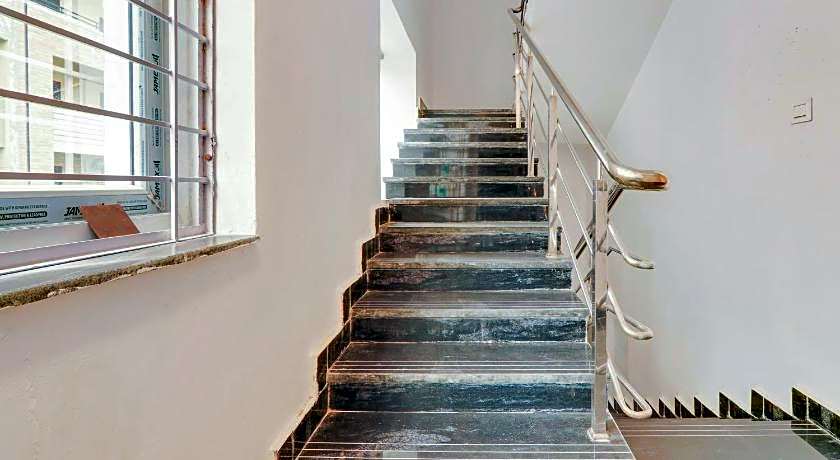 Super Collection O White Ridge Kamineni – Hyderabad, 