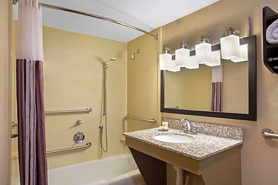 La Quinta Inn & Suites by Wyndham Springfield