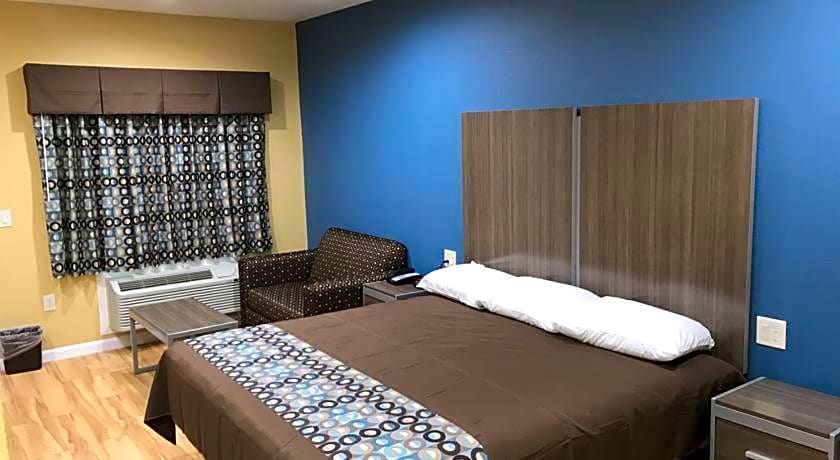 Deluxe Inn & Suites - Baytown