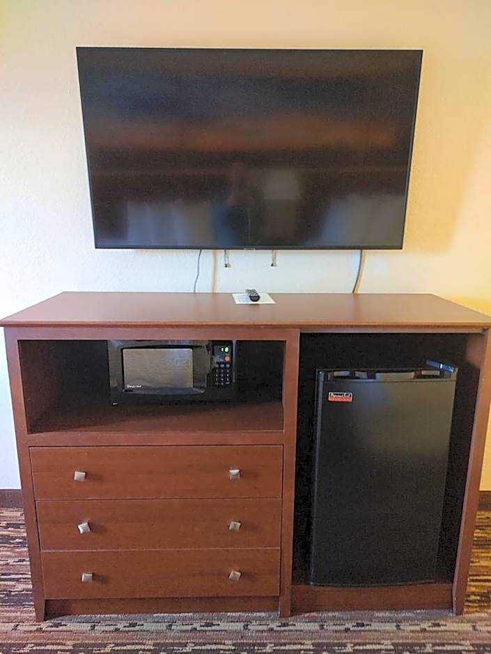 Days Inn & Suites by Wyndham Fargo 19th Ave/Airport Dome