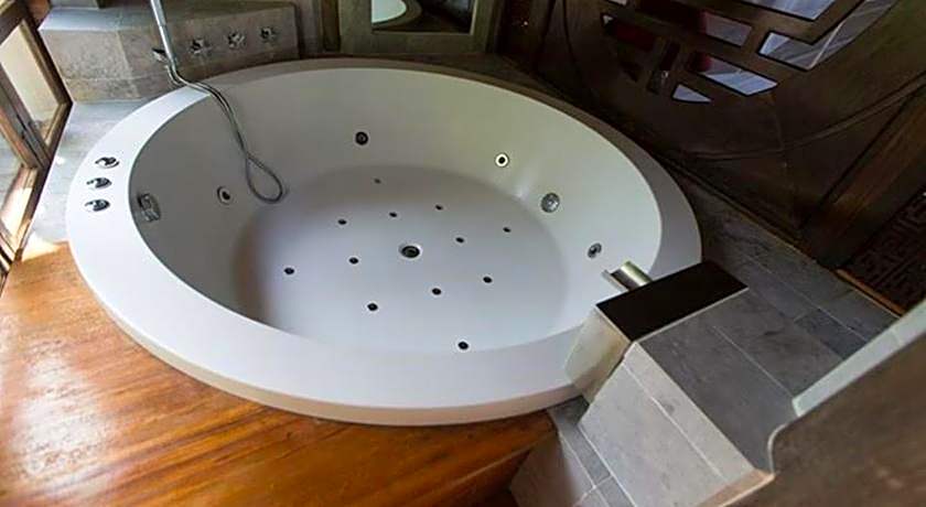 Villa Louise Hue Beach Hotel