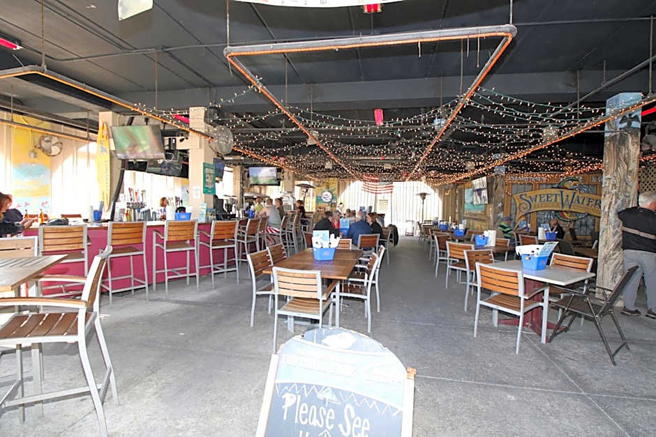 Absolute Anna Maria-Private Beach Access-Heated Pool-Water Views From Every Room