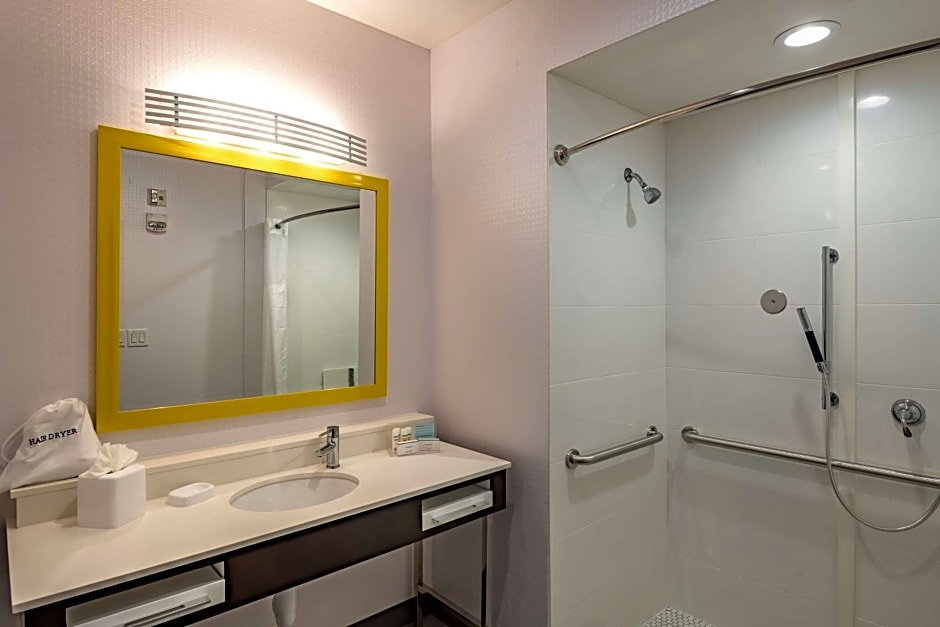 Hampton Inn By Hilton and Suites Dallas/Plano Central