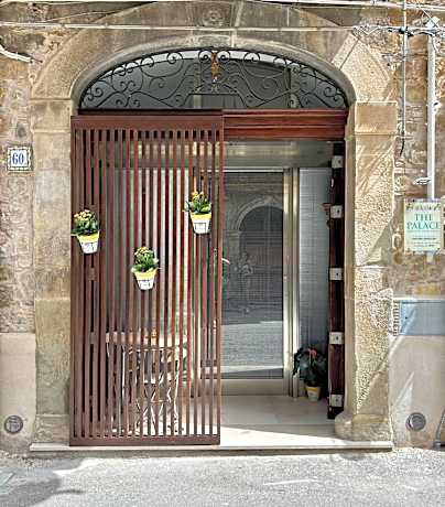 King Studio with Sofa Bed