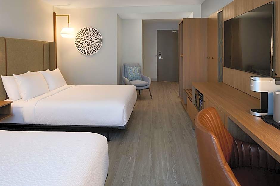 Holiday Inn & Suites Montreal Airport by IHG