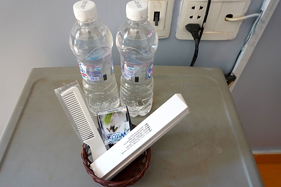 Van Long Elephants Lakeside View Hotel