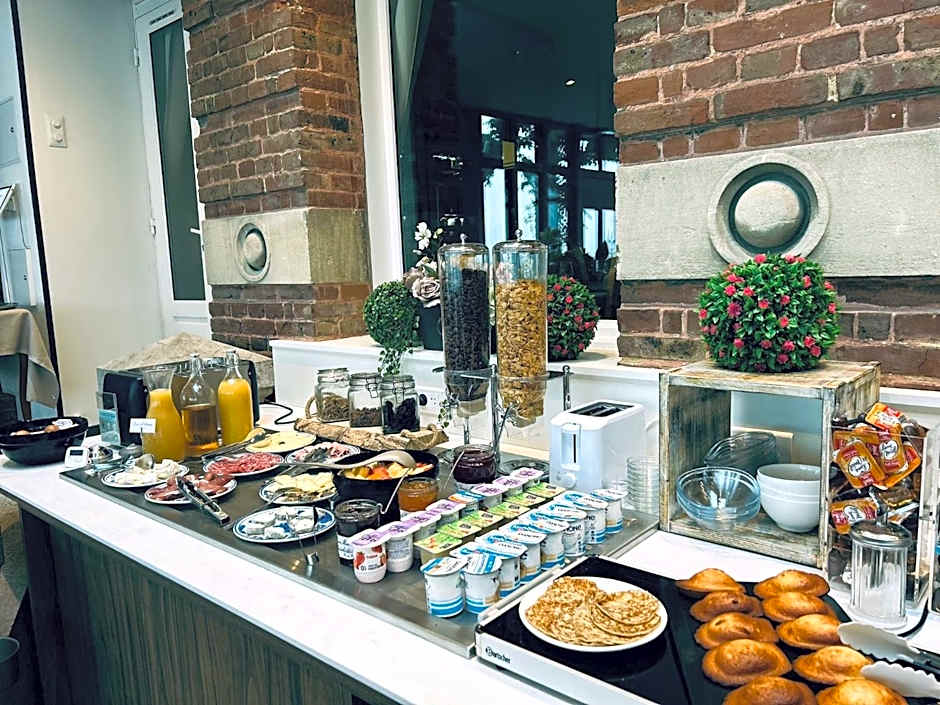 Logis Hôtel- Restaurant Le Relais Guillaume de Normandy-PARKING GRATUIT-Bornes électriques-VUE BAIE TERRASSE-Calme