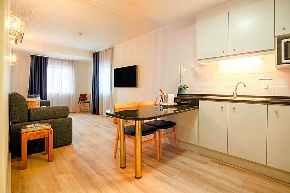 Aqualuz Lagos by The Editory