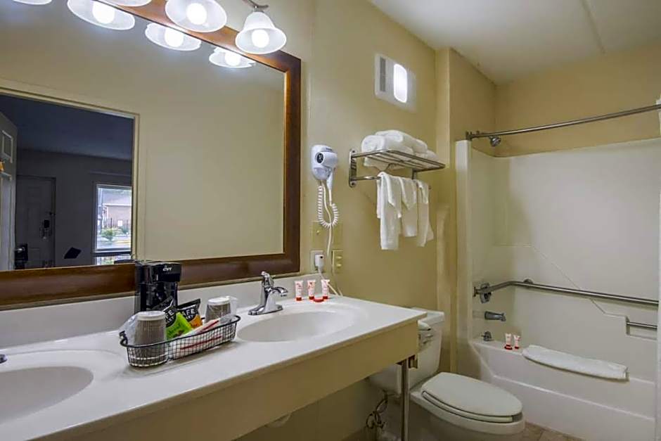 Econo Lodge Forest City