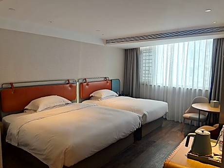 Dossen - Deluxe Family Room