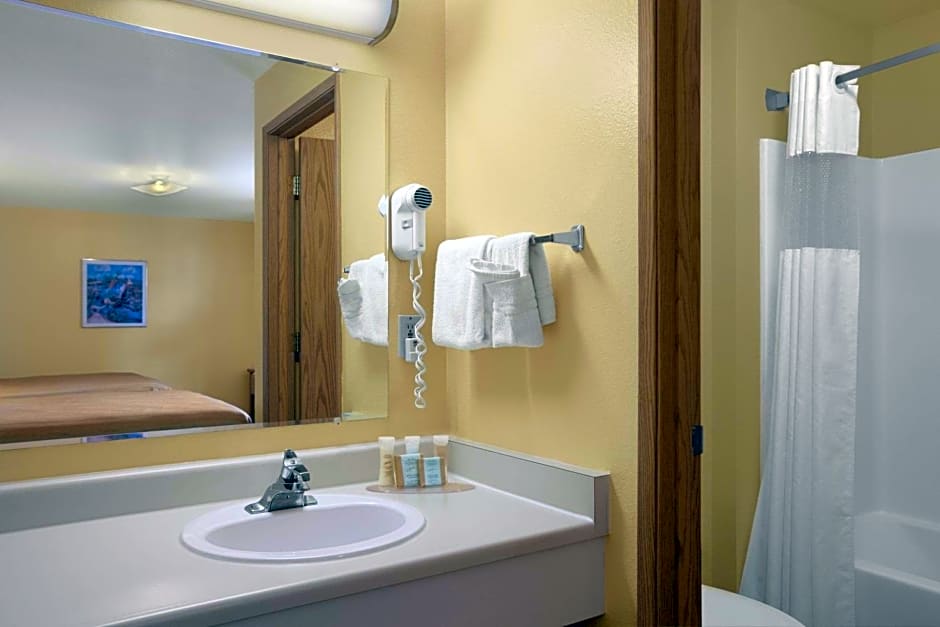 Travelodge by Wyndham Wenatchee