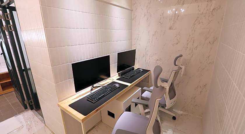 February Hotel SeongSeo