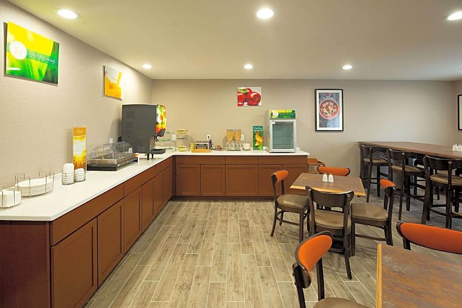 Quality Inn & Suites Hammond Near I-8090