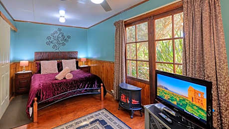 Park Cabin with Spa