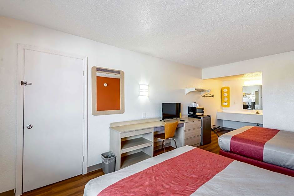 Motel 6-Anniston, AL