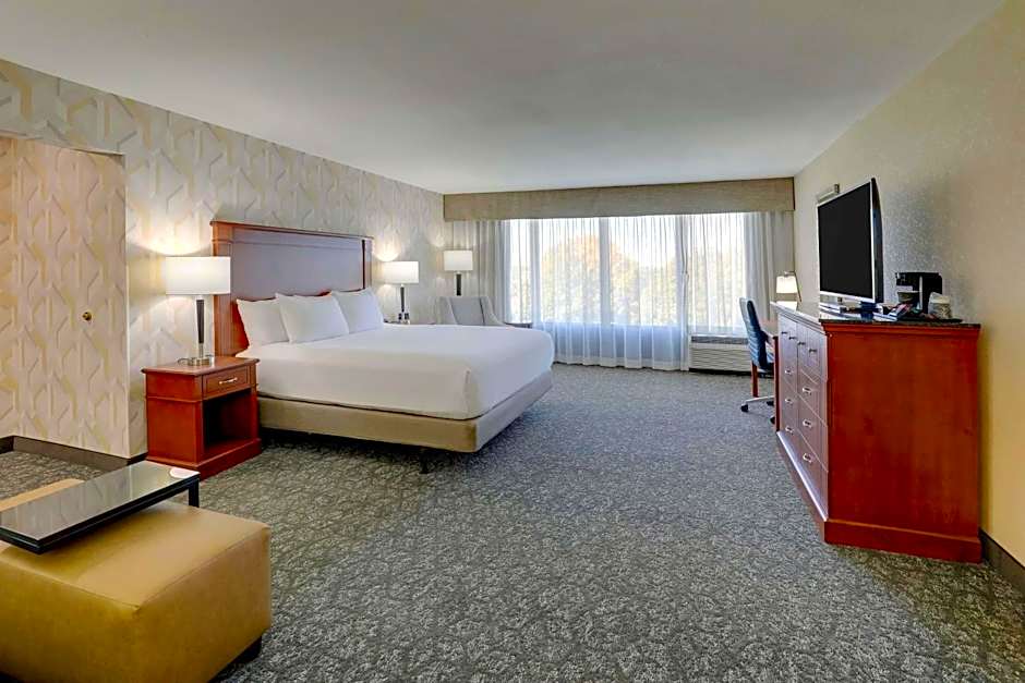DRURY INN & SUITES CHARLOTTE UNIVERSITY PLACE