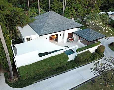 Grand Pool Suite with partial Seaview