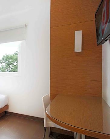 Smart Queen Room