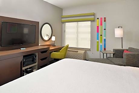 1 King Bed Nonsmoking