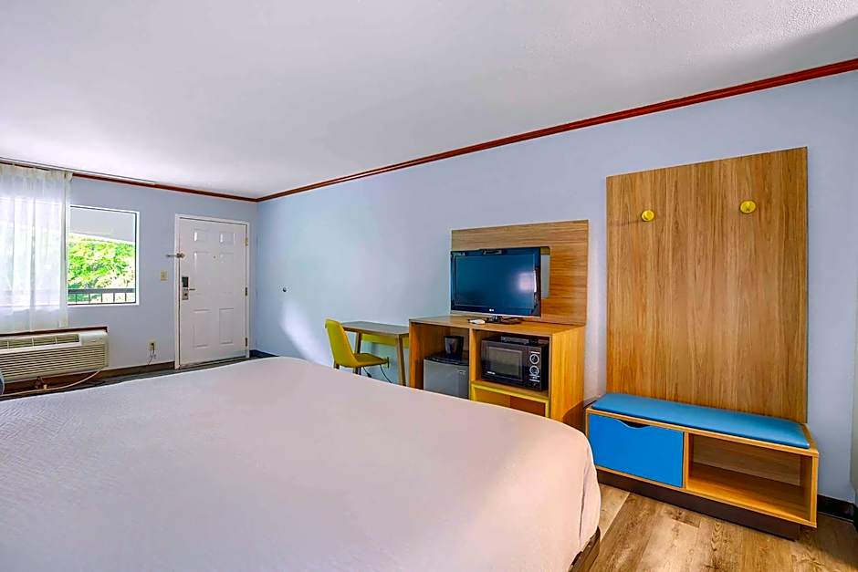 Days Inn by Wyndham Foley