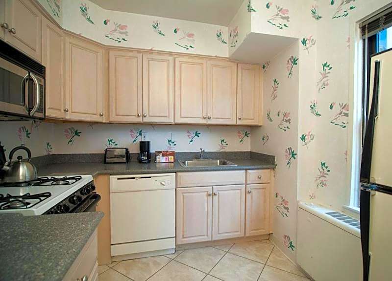 Murray Hill East Suites