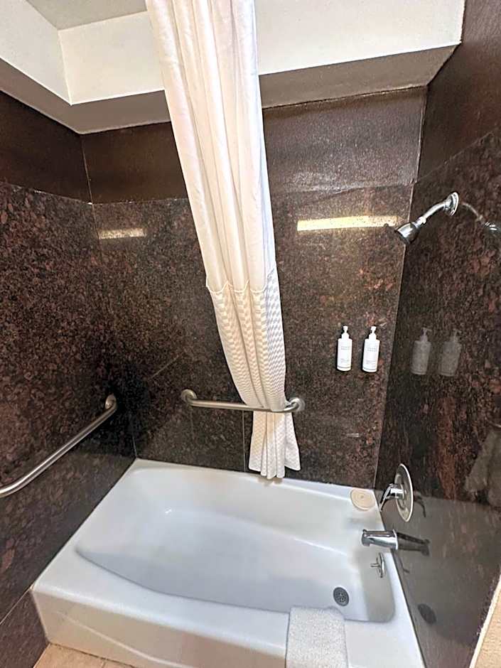 Days Inn & Suites by Wyndham Artesia