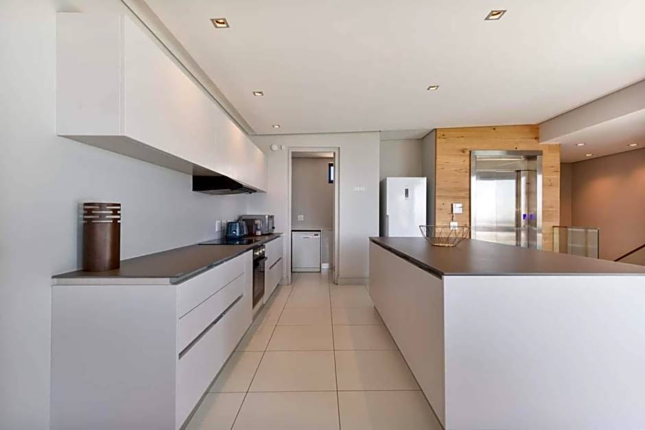 Amara 2 -Designer Penthouse with Solar Power