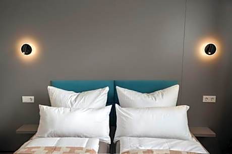 Deluxe Double Room with Shower