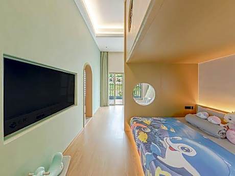 WH - Renjoy Huaqi Family Room