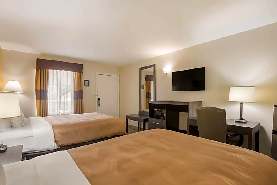 Quality Inn & Suites Greensboro near Lake Oconee