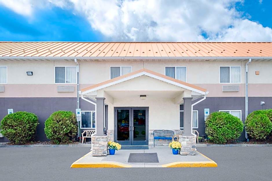 Days Inn & Suites by Wyndham Fargo 19th Ave/Airport Dome