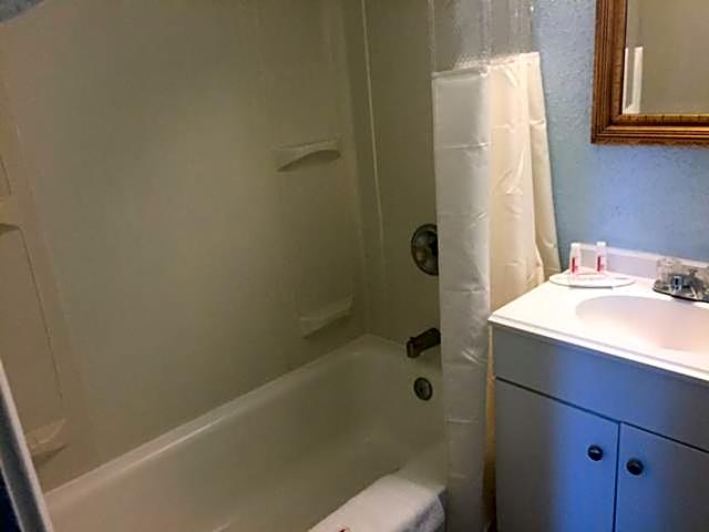 Days Inn by Wyndham Cleveland Lakewood