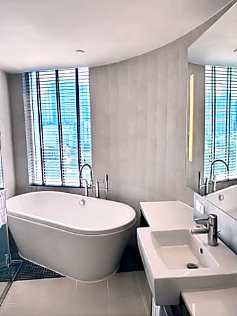 Deluxe Skyline Double or Twin