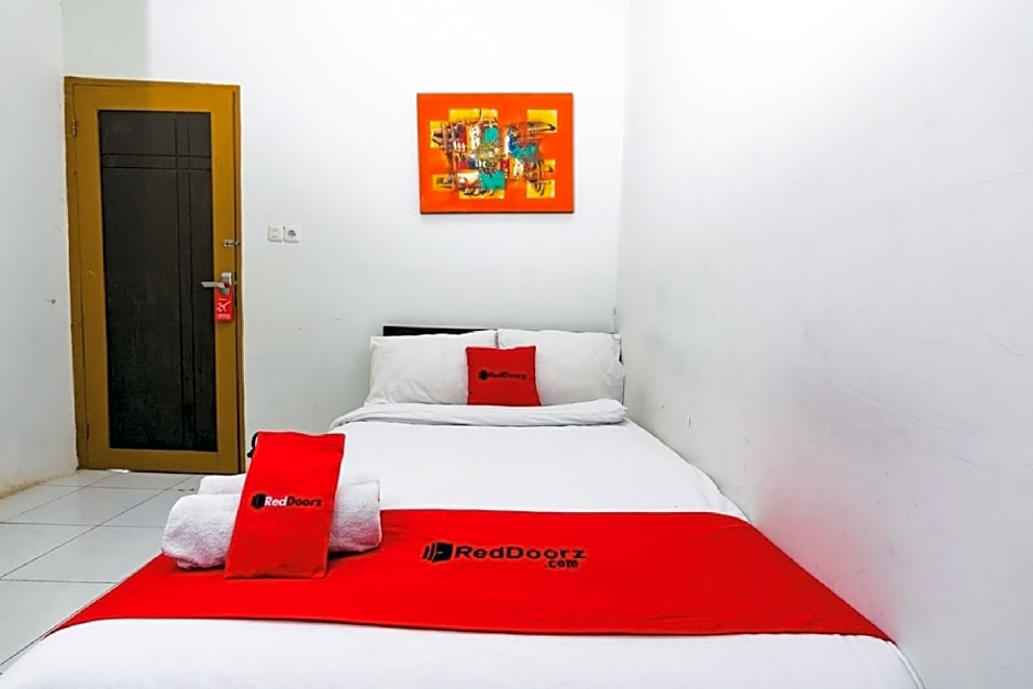 Wisma Makassar by RedDoorz – Makassar, CA