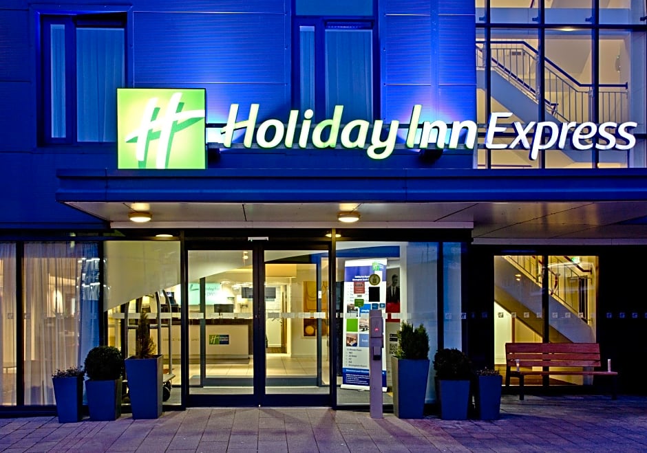Holiday Inn Express Birmingham–South A45 By IHG