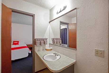 3 Full Bed & 1 Twin Bed