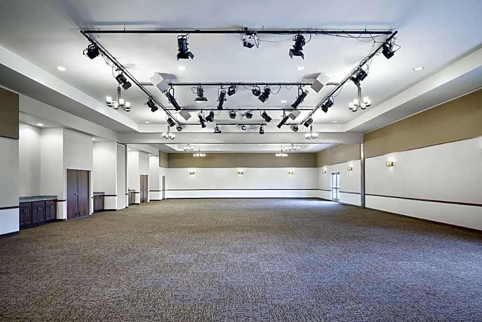 Green Mill Village Hotel & Suites, BW Signature Collection