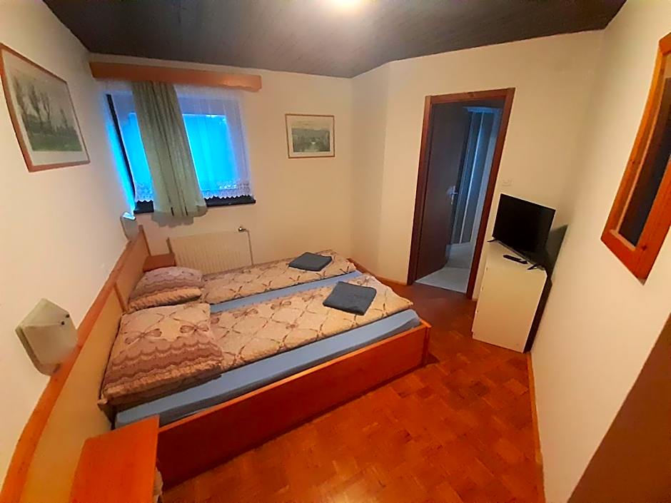 Rooms Barovc by the Lake Jasna