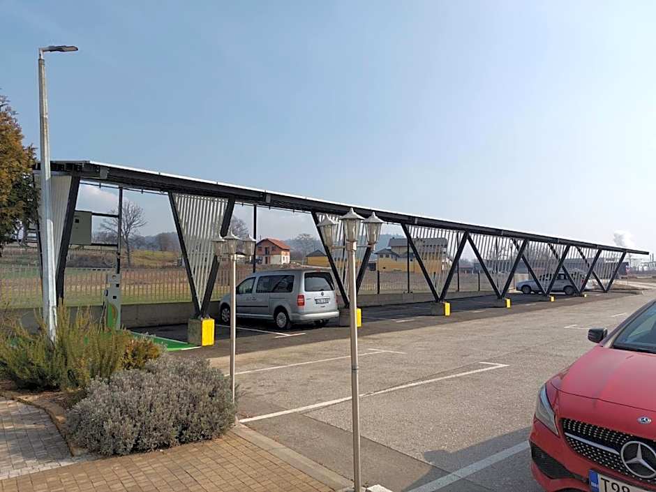 Hotel SAX Gračanica