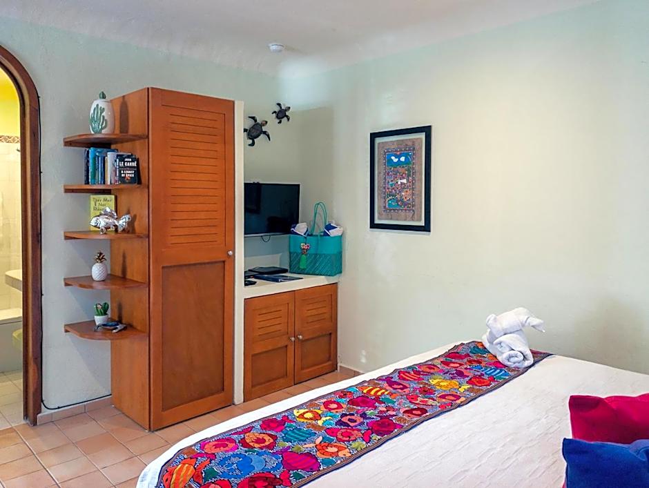 Casa Sonoma - Charming Condos Minutes from Beach & Reef