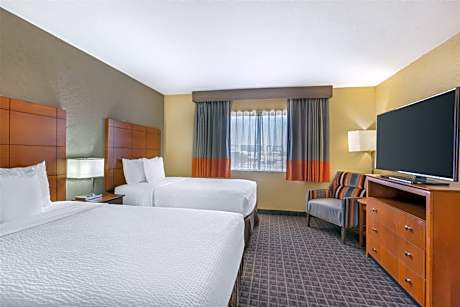 Deluxe One-Bedroom Suite with Two Double Beds