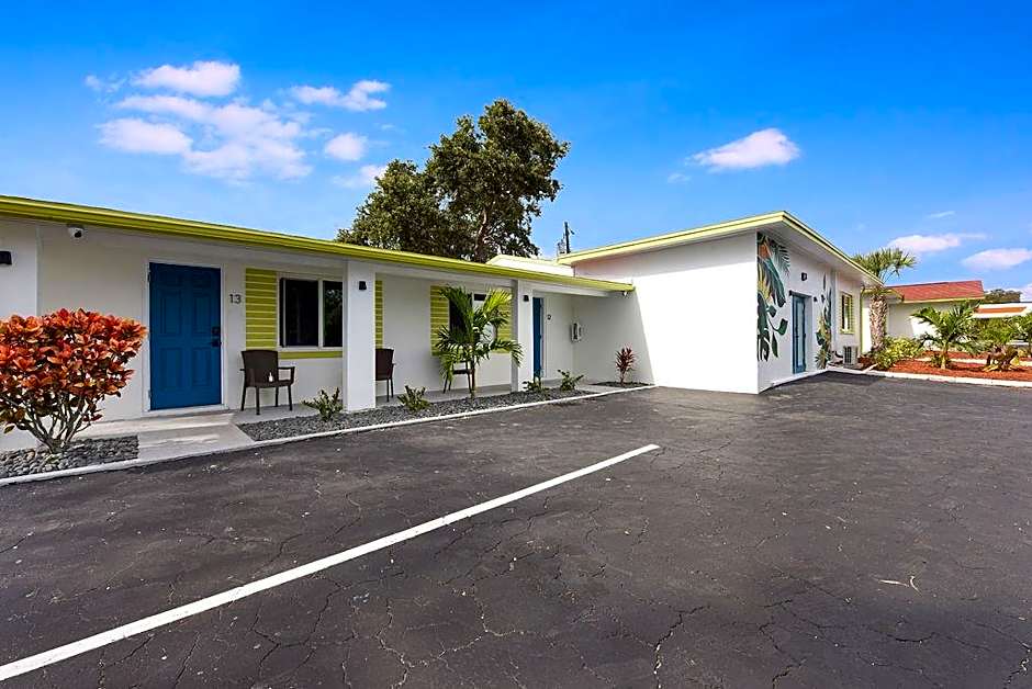 Palm Cove Motel