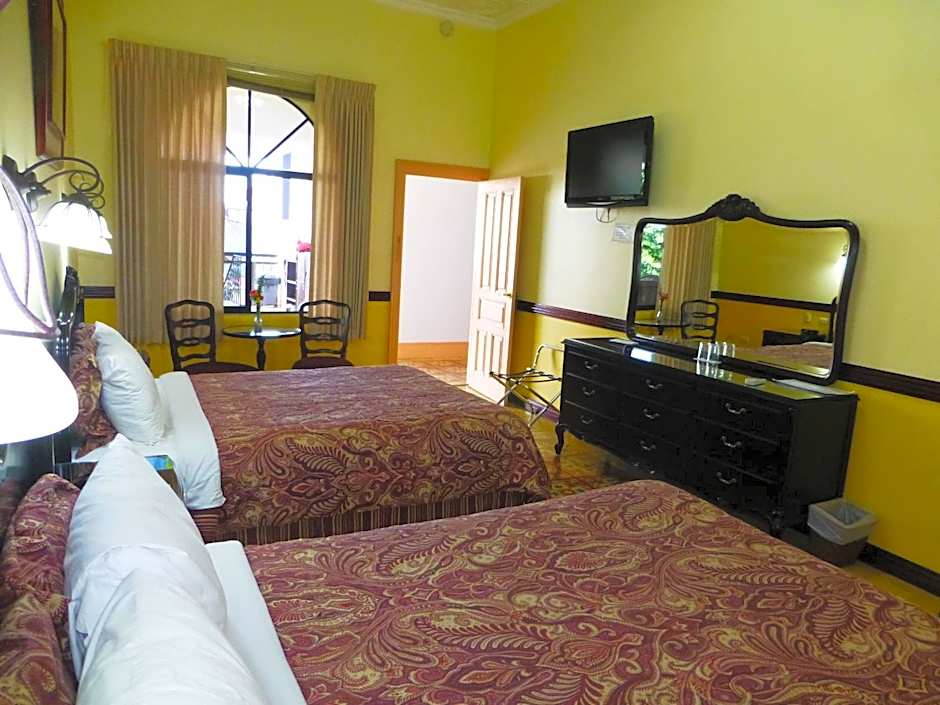 Hotel Santo Tomas / Historical Property