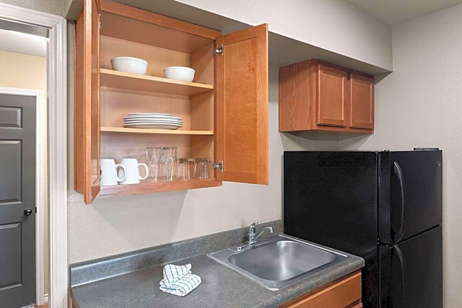 Eagle's Den Suites Kenedy a Travelodge by Wyndham