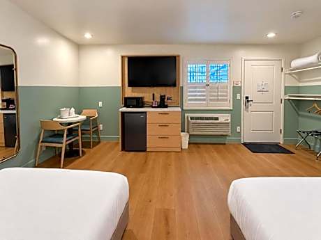 Queen Room with Two Queen Beds - Disability Access