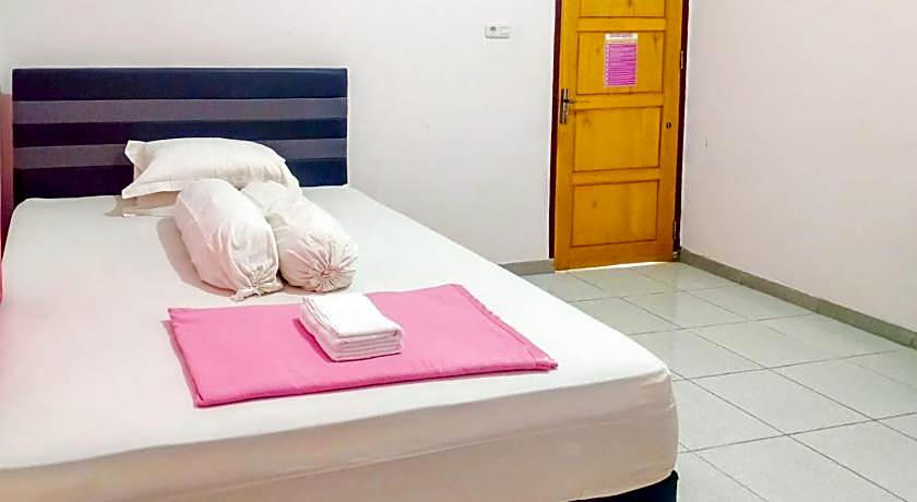 RedDoorz @ Makarios Hotel Poso