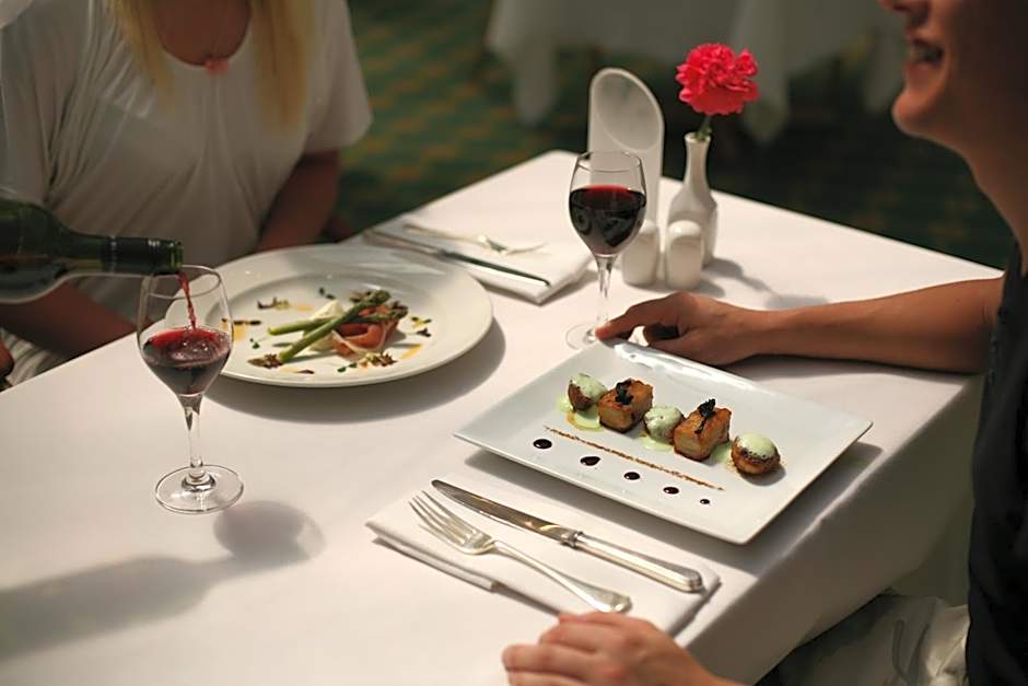 B/W Plus Buxton Lee Wood Hotel