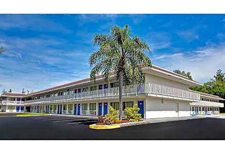 Motel 6 Dania Beach, FL