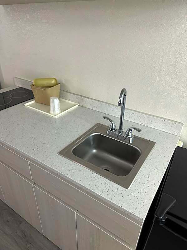 Magnolia Inn Extended Stay of Kingsland - New 2024 - Book a Kitchen Room - 12 Noon Check Out - Sleep In Late - Better Sleep - Ultra Sparkling - Pool open until until 4AM - Stay and Save Today - 24 Hour Front Desk - Premium Coffee Bar - Award Winning Inn